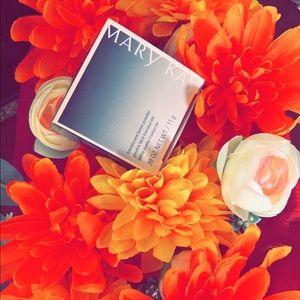 MK Translucent Loose Powder